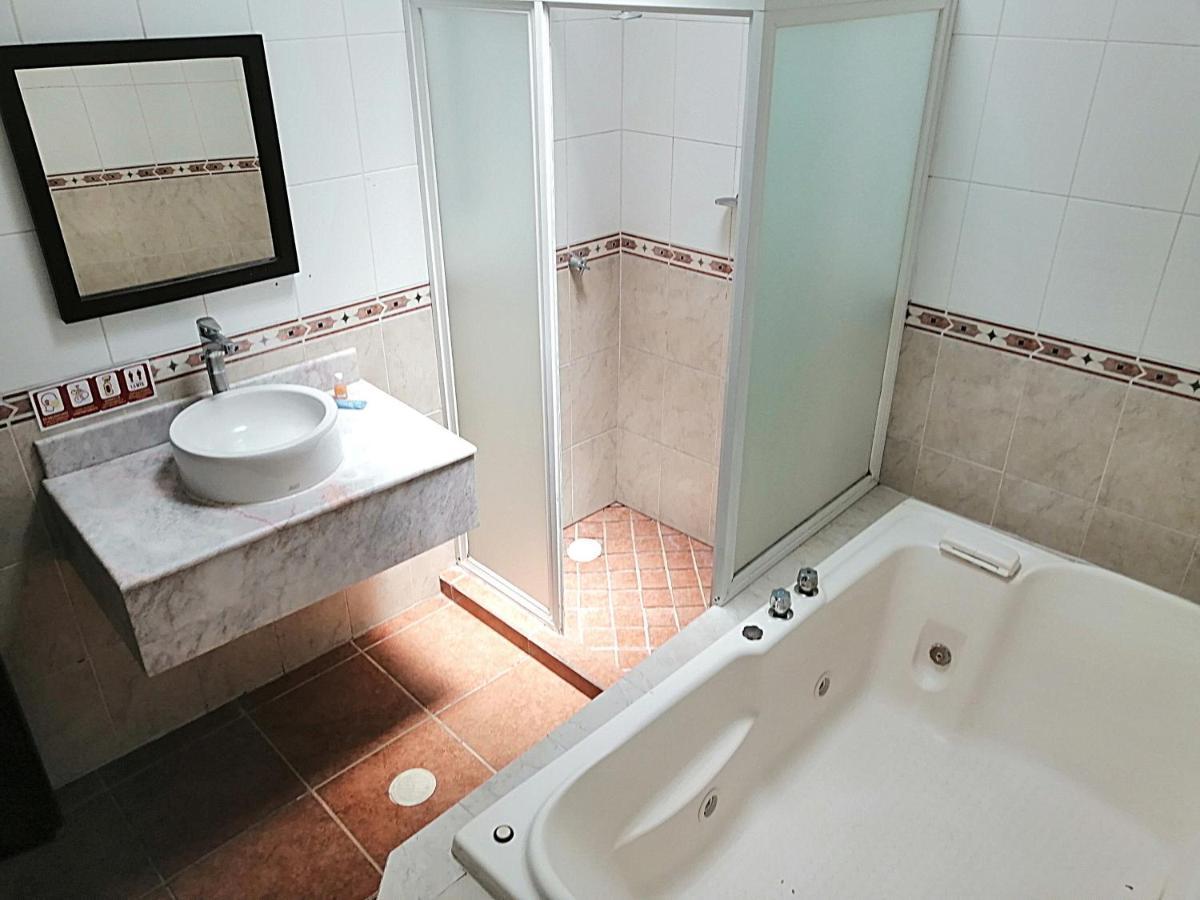 Hotel Aquiles กัวดาลาฮารา ภายนอก รูปภาพ